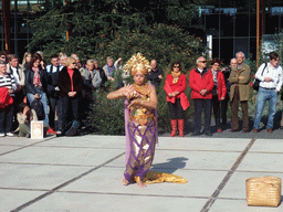 Indonesian dancer in front of the Villa Flora building at the Green Engine section