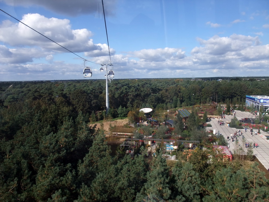 The Green Engine section with the Bloomin` Holland building, viewed from the Floriadebaan funicular