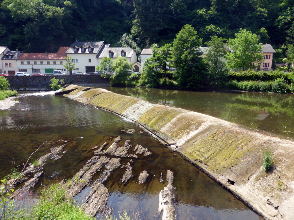 Small dam in the Our river and the Rue du Vieux Marche street, viewed from the Rue Victor Hugo street