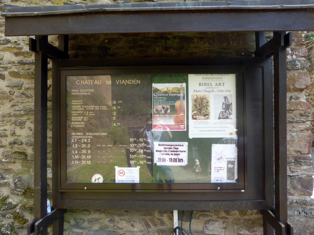Information on the opening times and prices of the Vianden Castle, at the outer square of the Vianden castle