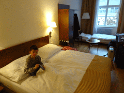 Max in our room at the fourth floor of the Benediktushaus im Schottenstift hotel