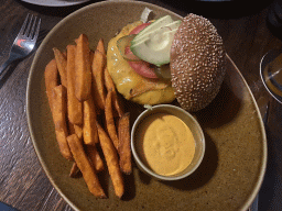 Hamburger at the QERO Peruvian Cuisine & Bar