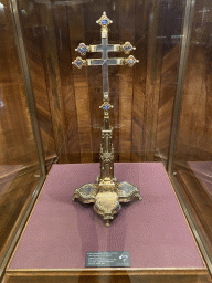 Reliquary cross of King Louis the Great of Hungary at Room II of the Imperial Treasury at the Hofburg palace, with explanation