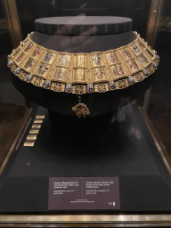 Potence (Chain of Arms) of the Herald of the Order of the Golden Fleece at Room 15 of the Imperial Treasury at the Hofburg palace, with explanation