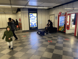 Max with a street artist at the Landstraße subway station