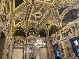 Busts, paintings and chandeleer at the Schwind Foyer at the upper floor of the Wiener Staatsoper building