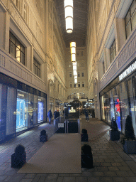 The Tuchlaubenhof street, by night