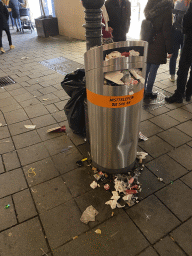 Trash can at the Bognergasse street, during the Silvesterpfad festivities, by night
