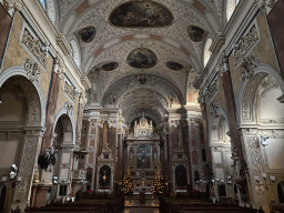 Nave, apse and altar of the Schottenkirche church