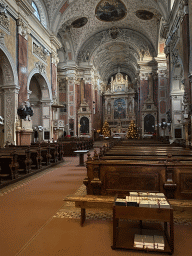 Nave, apse and altar of the Schottenkirche church