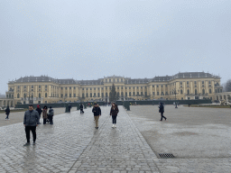 Parade Court with the Parade Court fountains, a christmas tree and christmas stalls in front of the Schönbrunn Palace