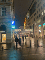 The Max-Weiler-Platz square, viewed from the Mahlerstraße street, by night