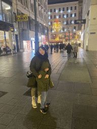 Miaomiao and Max at the Neuer Markt square, with a view on the Kupferschmiedgasse street, by night