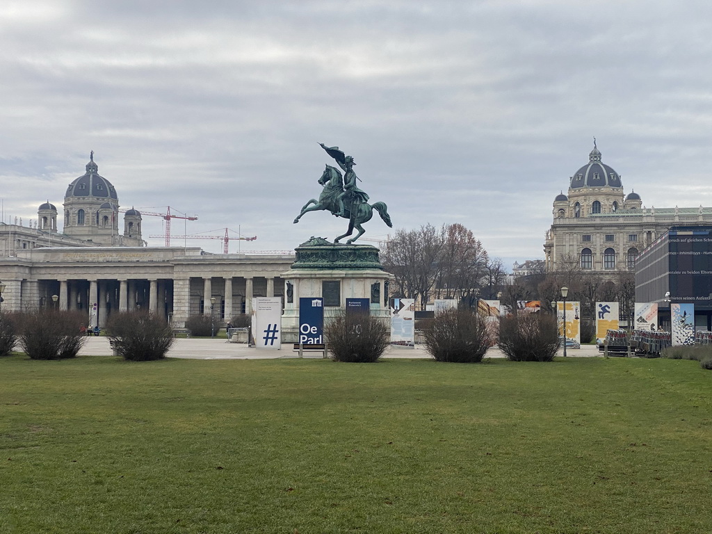 Heldenplatz square with the equestrian statue of Erzherzog Karl and the Outer Castle Gate, the Kunsthistorisches Museum Wien and the Naturhistorisches Museum Wien