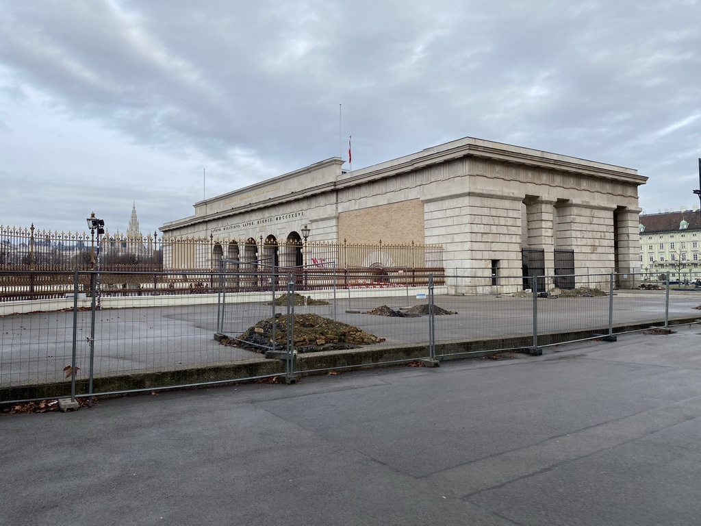 Front of the Outer Castle Gate at the Heldenplatz square