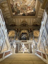 Main staircase of the Kunsthistorisches Museum Wien, viewed from the ground floor