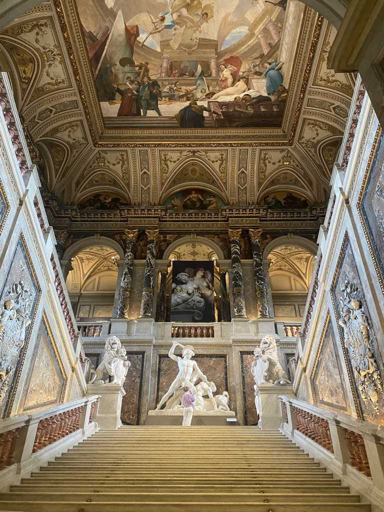 Main staircase of the Kunsthistorisches Museum Wien, viewed from the ground floor
