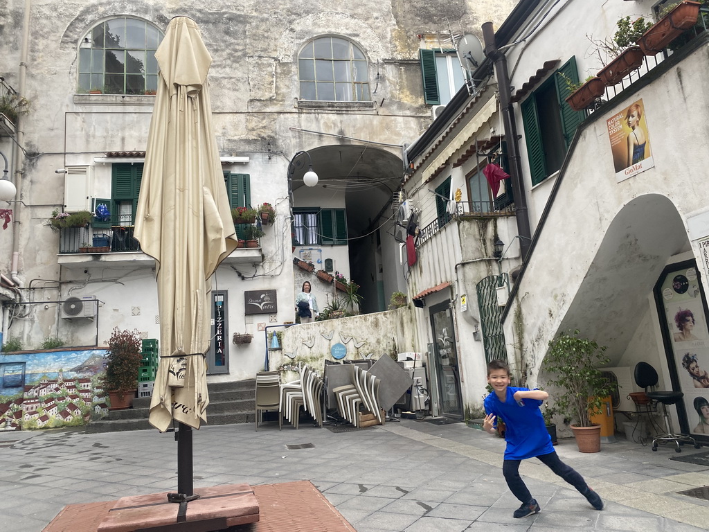 Miaomiao and Max at the Vicolo Passariello street