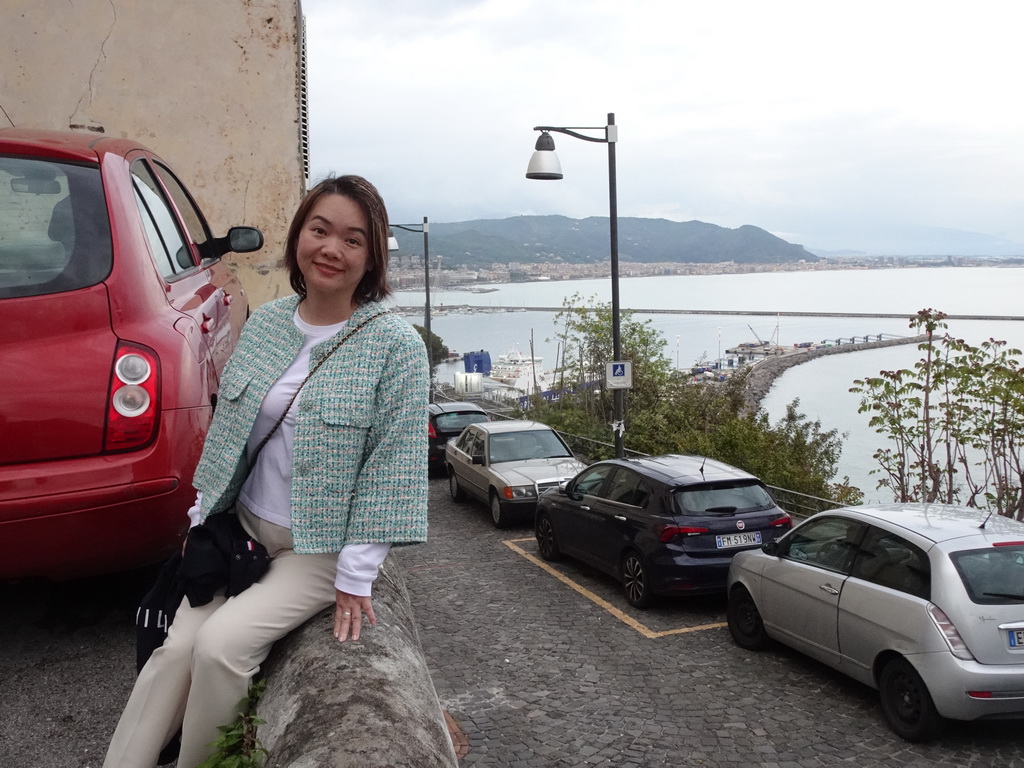 Miaomiao at the Via Madonna degli Angeli street, with a view on the harbour, the Tyrrhenian Sea and the city of Salerno