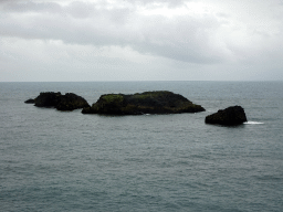 Small islands in front of the Dyrhólaey peninsula, viewed from the lower viewpoint