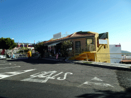 Front of the Restaurante Teide Flor and the Silveria Dorta shop along the TF-51 road, viewed from the rental car