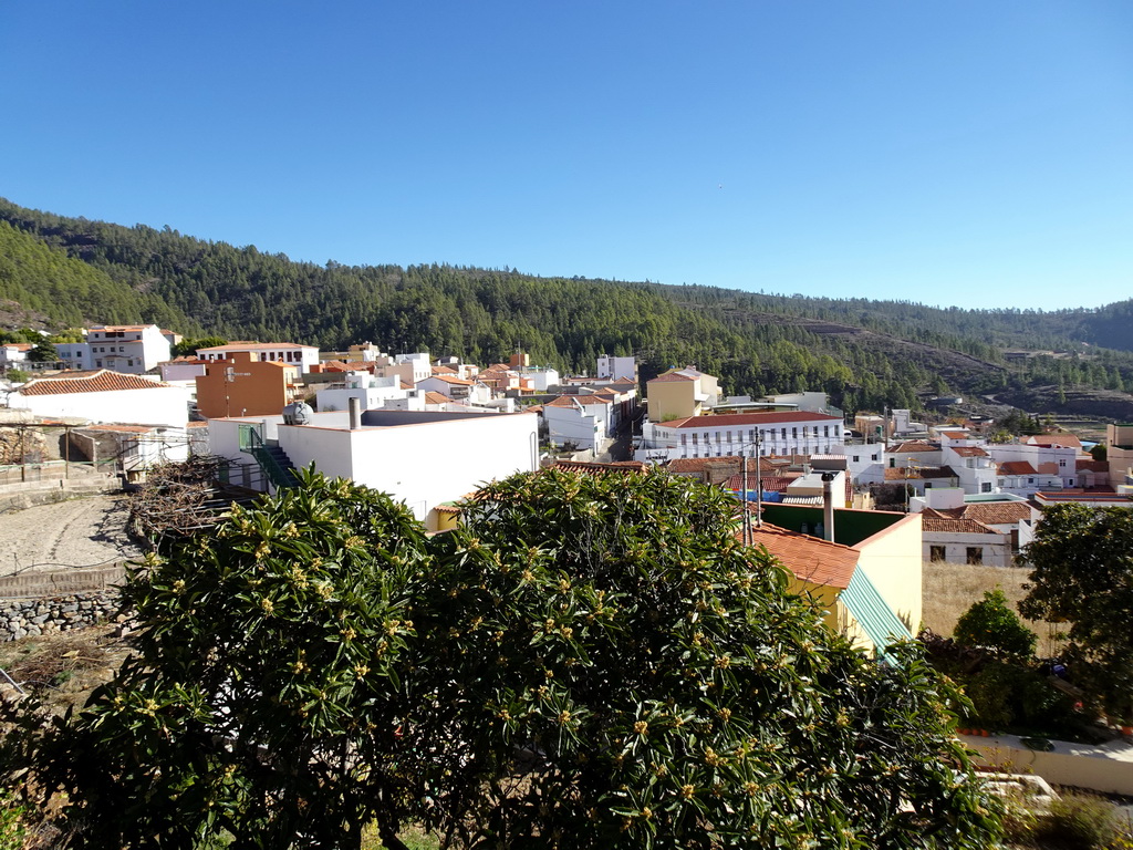 The north side of the town, viewed from the parking lot of the Restaurante Cafetería Tito at the TF-21 road