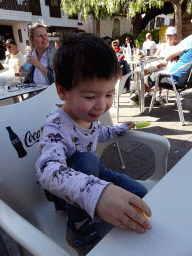 Max on the terrace of the Restaurante Fuente Hermano Pedro at the Plaza Doctor Pérez Cáceres square