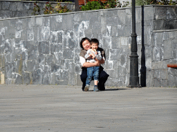 Miaomiao and Max with an ice cream at the Plaza Doctor Pérez Cáceres square