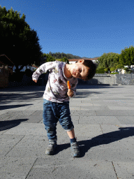 Max with an ice cream at the Plaza Doctor Pérez Cáceres square