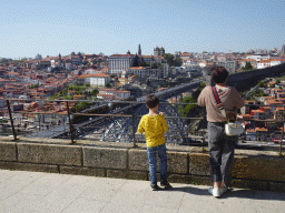 Miaomiao and Max at the Miradouro da Serra do Pilar viewing point at the Largo Aviz square, with a view on a subway train on the Ponte Luís I bridge over the Douro river and Porto with the Igreja de Nossa Senhora da Vitória church, the Paço Episcopal do Porto palace, the Torre dos Clérigos tower, the Porto Cathedral and the Muralha Fernandina wall