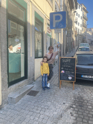 Miaomiao and Max in front of the Douro Surf School at the Rua Cândido dos Reis street