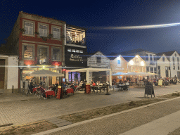 Restaurants at the Avenida de Diogo Leite street, by night