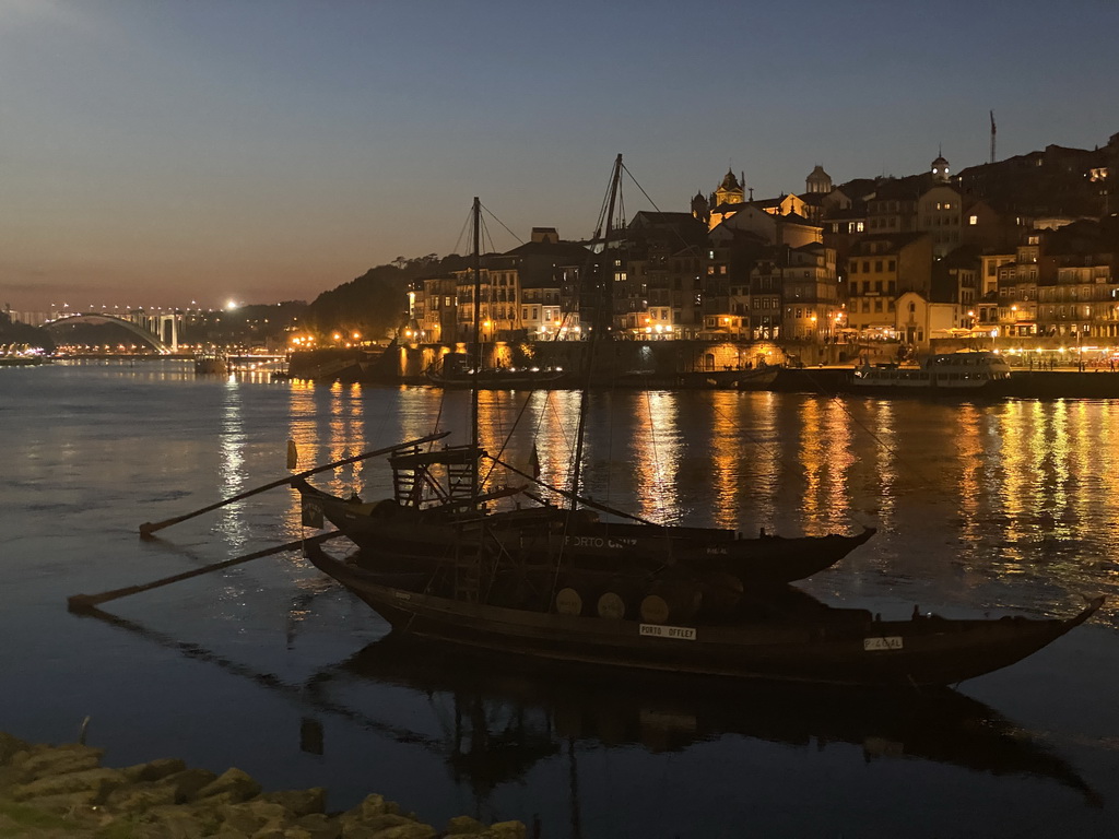 Boats and the Ponte da Arrábida bridge over the Douro river and the west side of Porto, viewed from the Avenida de Diogo Leite street, by night