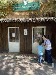 Miaomiao and Max in front of the Tropical World building at the Zoo Santo Inácio