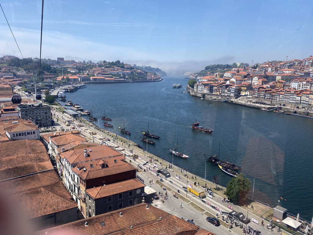 Boats and the Ponte da Arrábida bridge over the Douro river, the Avenida de Diogo Leite street and Porto with the Cais da Estiva and Cais da Ribeira streets, viewed from the Gaia Cable Car