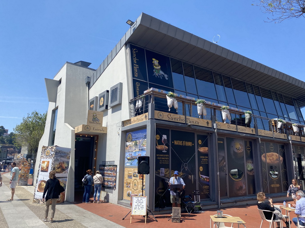 Front of the Sancho Panza restaurant at the Avenida de Ramos Pinto street