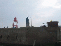 The statue of Michiel de Ruyter, from the back