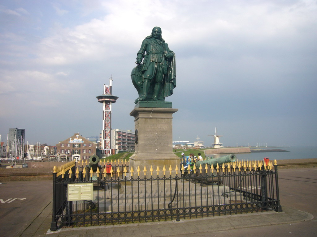 The statue of Michiel de Ruyter and the watchtower of the Arsenaal