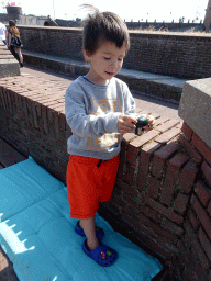 Max playing with a toy turtle at the De Ruyterplein square