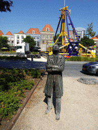 Statue at the west side of the Bellamypark