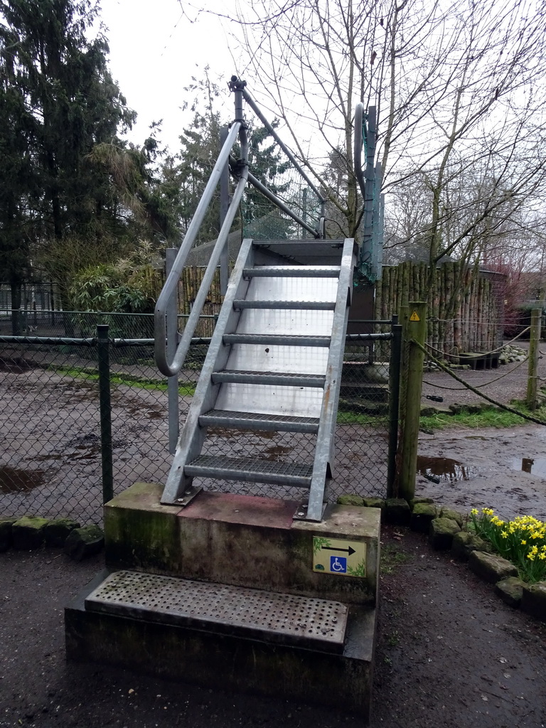 Pedestrian bridge at the Zie-ZOO zoo