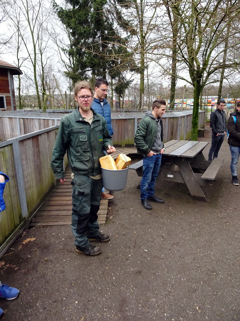 Zookeeper with loaves of bread at the Zie-ZOO zoo