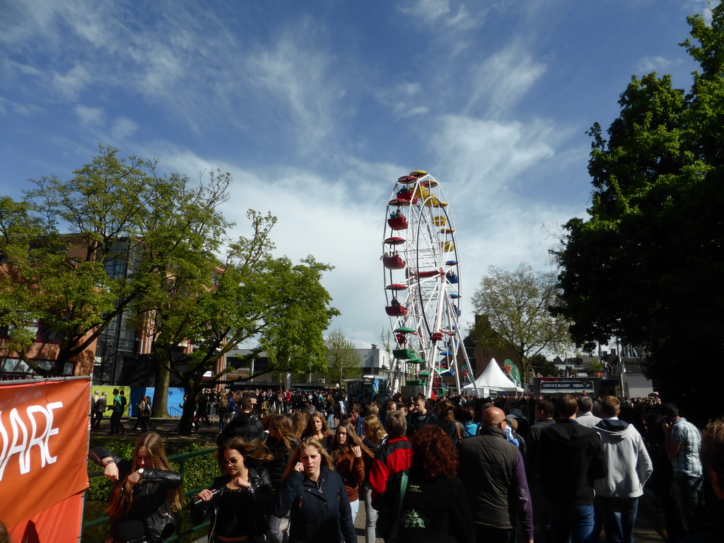 Ferris wheel at the crossing of the Duivendaal and Plantsoen streets, during the Liberation Day festivities