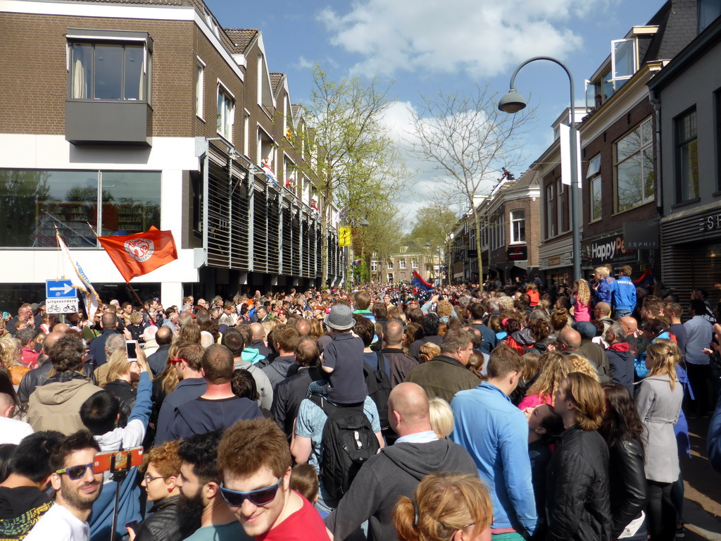 Crossing of the Bergstraat and the Stationsstraat streets, during the Liberation Day procession