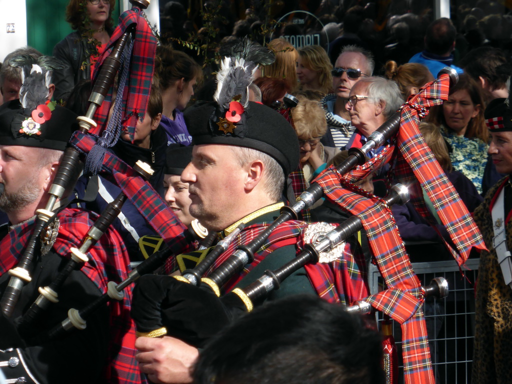 Bagpipe players at the Stationsstraat street, during the Liberation Day procession