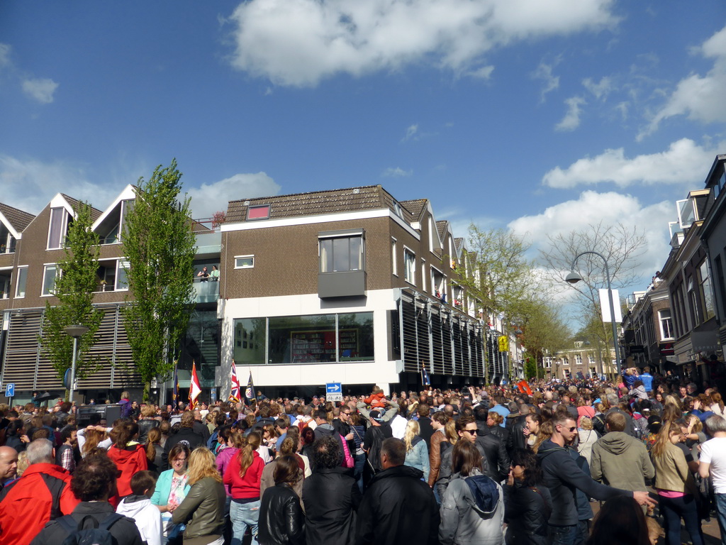 Crossing of the Bergstraat and the Stationsstraat streets, during the Liberation Day procession
