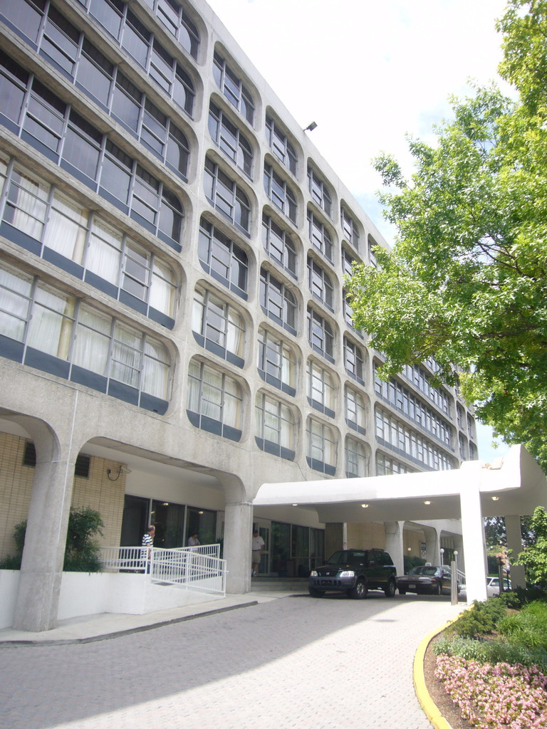 The front of the Best Western Capitol Skyline hotel