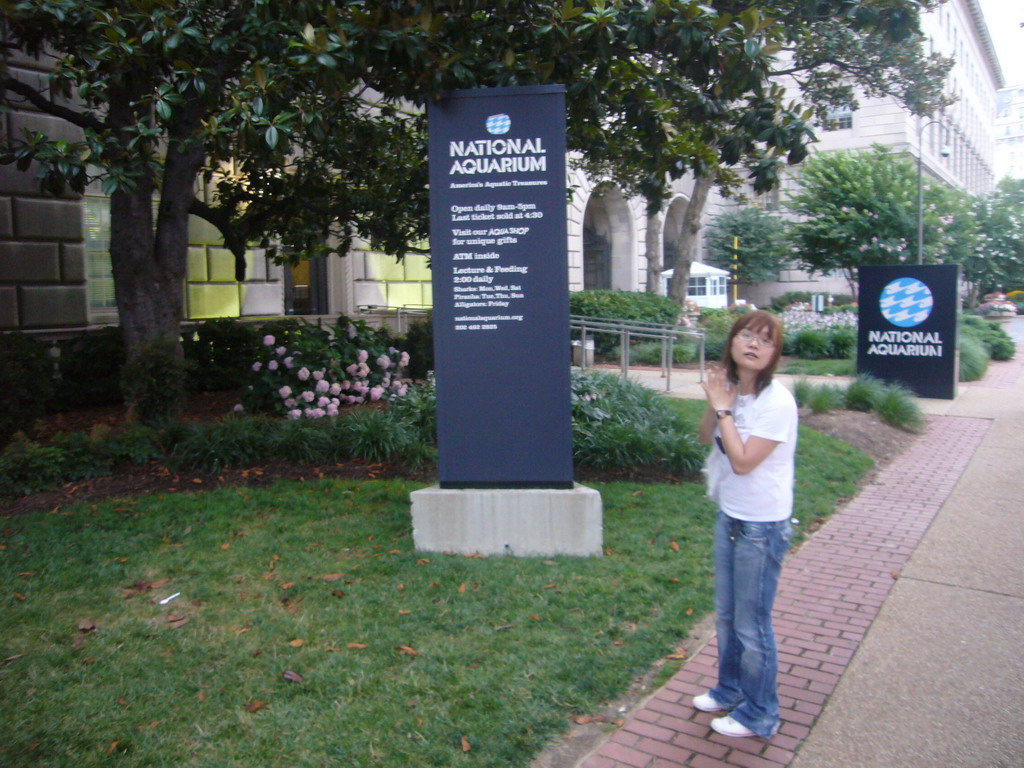 Miaomiao at the entrance of the National Aquarium