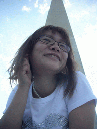 Miaomiao and the Washington Monument, from below
