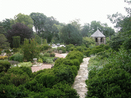 Garden at the south side of the Washington National Cathedral